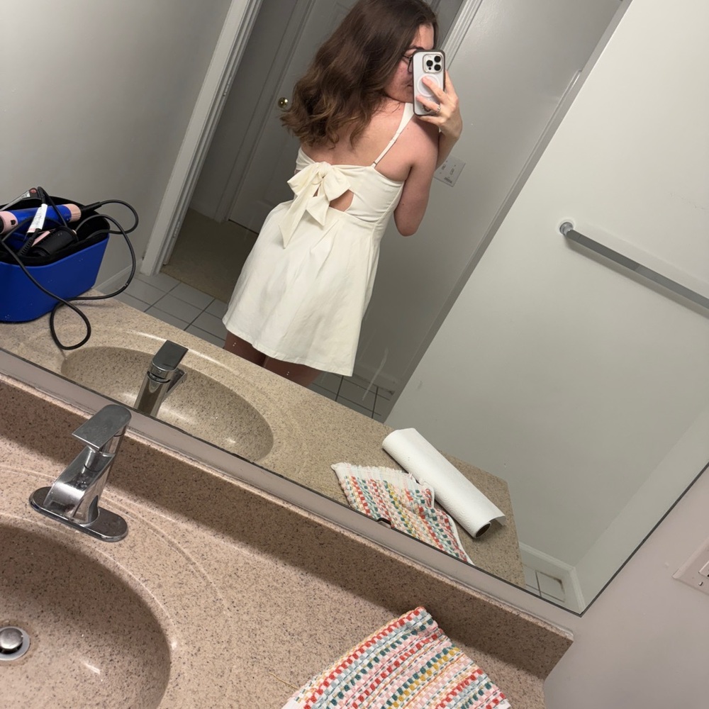 Elegant White Mini Dress - Picture 2 of 3